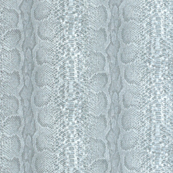 423105